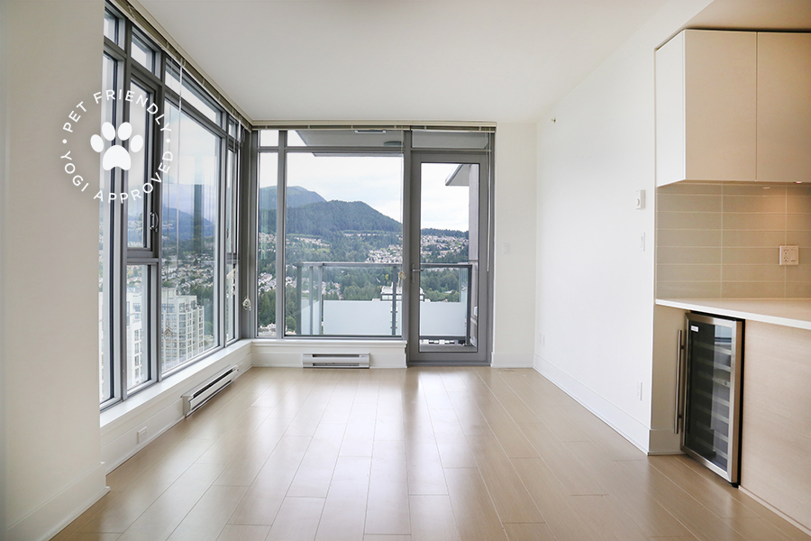 Modern and Bright Condo at Coquitlam